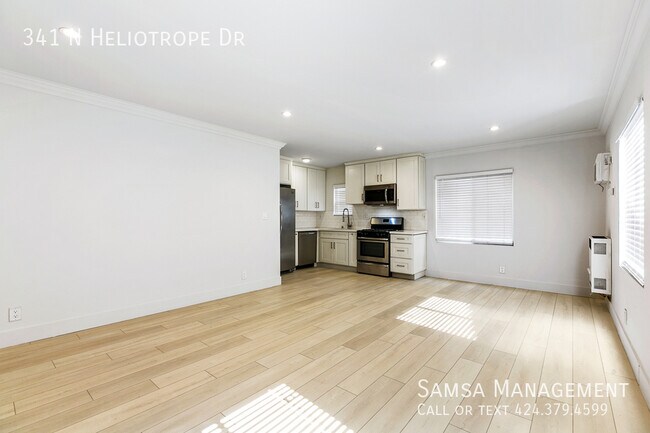 Foto del edificio - 341 Heliotrope Dr