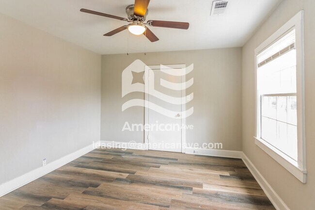 Foto del edificio - 1217 Dogwood Ave