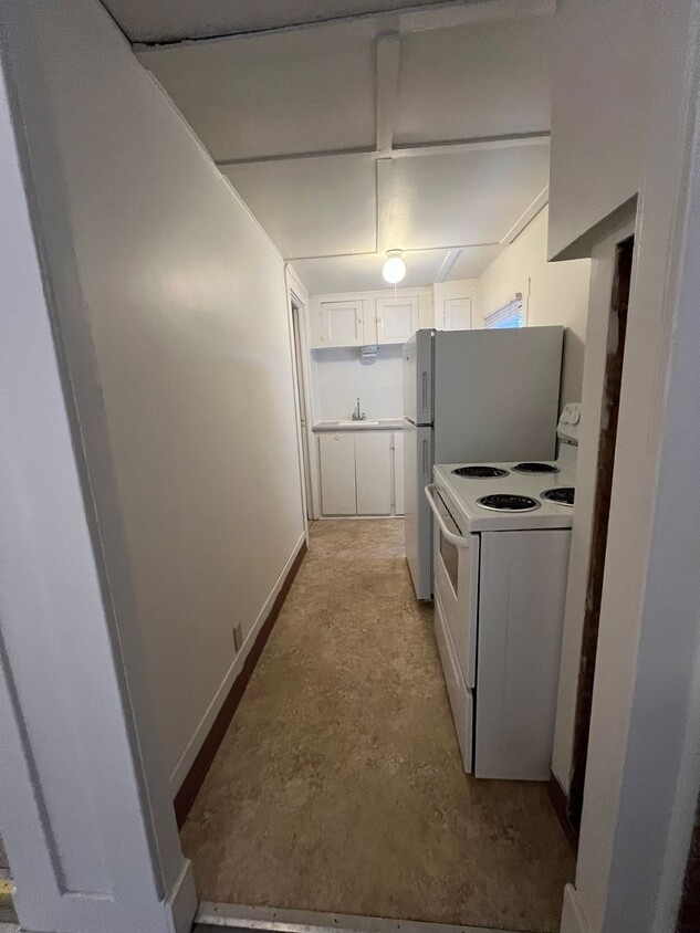 Building Photo - Studio Sized Guest Home - Located in Downtown