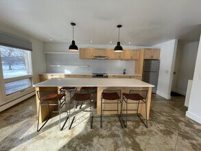 Building Photo - 1525 Cherboneau Pl