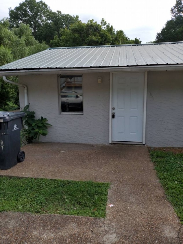 Primary Photo - 608 Lester Road Unit 1
