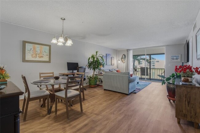 Foto del edificio - 7540 Bay Island Dr S