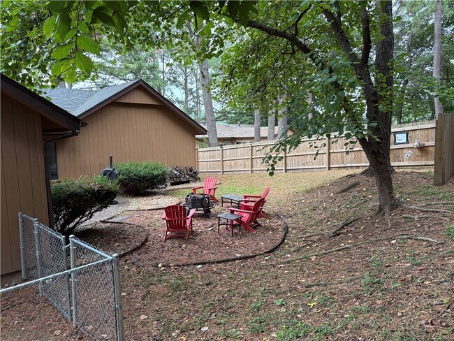 Foto del edificio - 80 Mayfair Dr