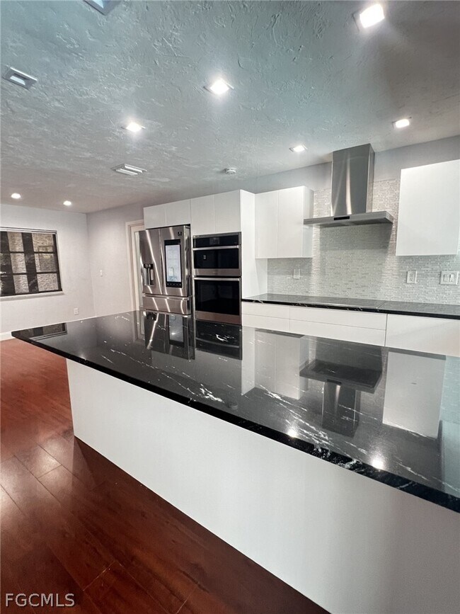 Foto del edificio - 3410 SE 11th Pl