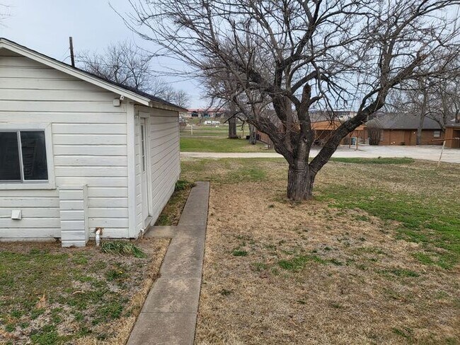 Building Photo - 2117 N Crockett St