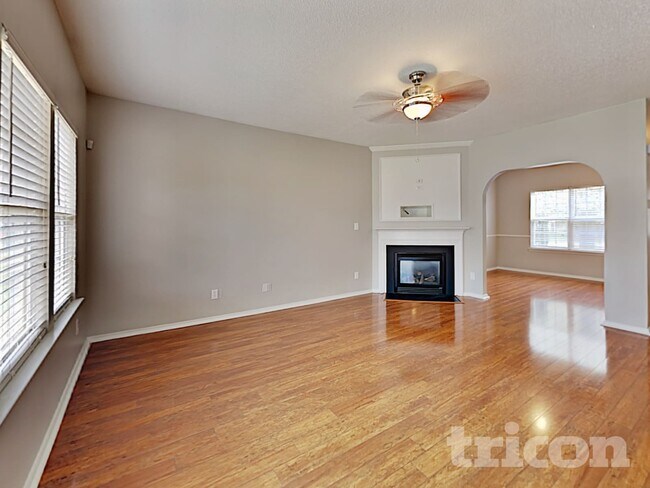 Foto del edificio - 3032 Buttonwood Ln