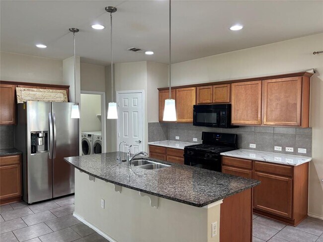 Foto del edificio - 9410 Privet Dr