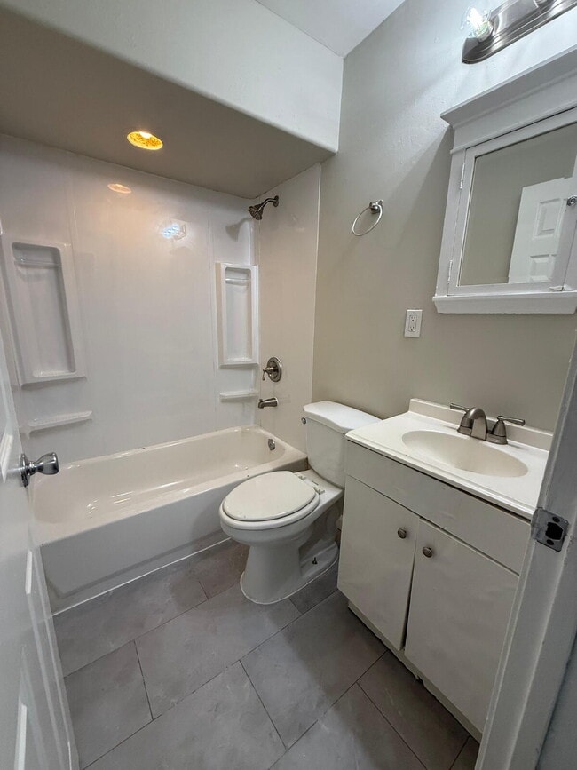 Building Photo - Beautiful 4-Bedroom Home for Rent in St. L...