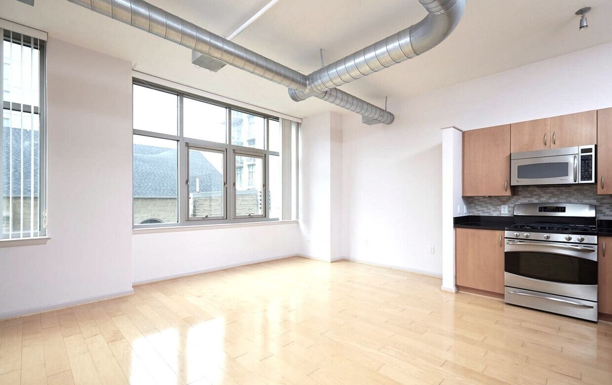 Foto principal - Great 3rd Floor 2BR/2BA Condo (with Parkin...