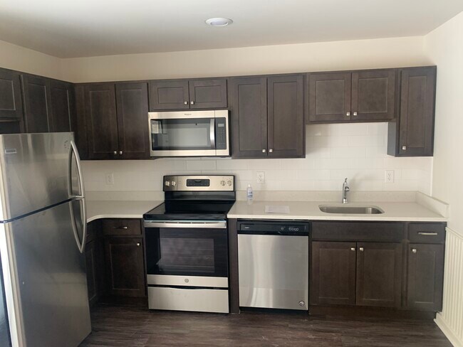 Foto del edificio - 8 Cramer Woods Rd
