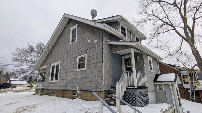 Building Photo - Welcome to this newly renovated gem located in the heart of North Canton