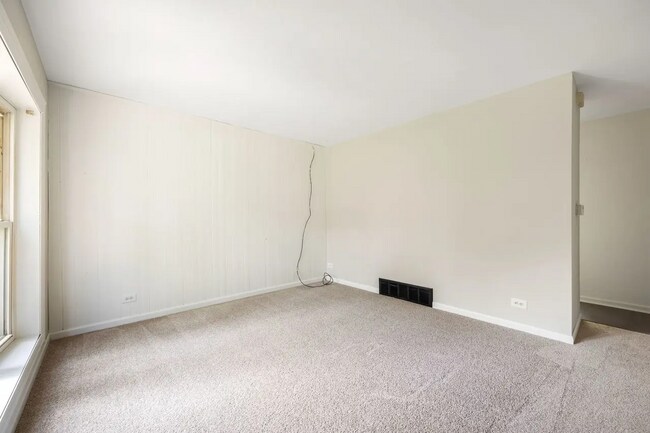 Building Photo - 3075 Kingston Ct
