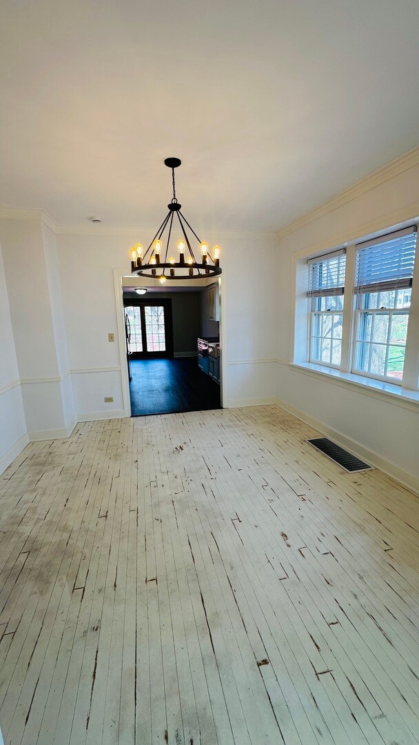 Foto del edificio - 124 W Crystal Lake Ave