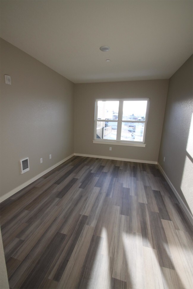 Building Photo - 830 Crestmont Way