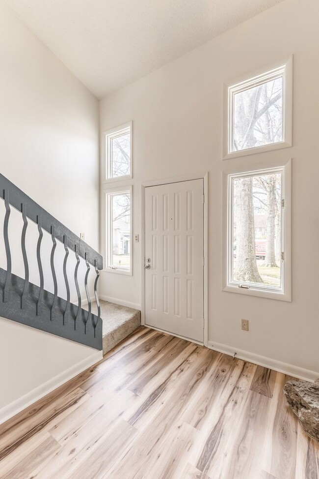 Building Photo - Mid City Townhouse