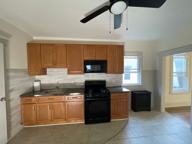 Building Photo - 653 Jefferson Ave