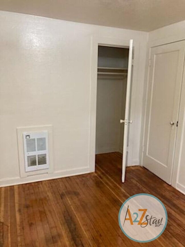 Building Photo - Ferry Street Triplex LTR