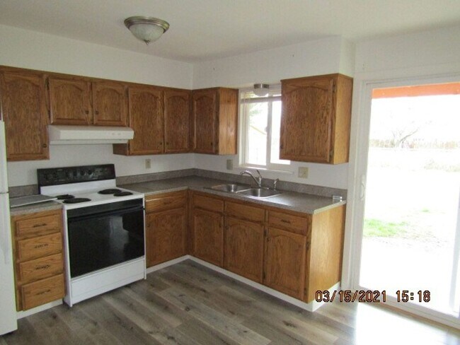 Building Photo - 2417-2419 Happy Valley Dr