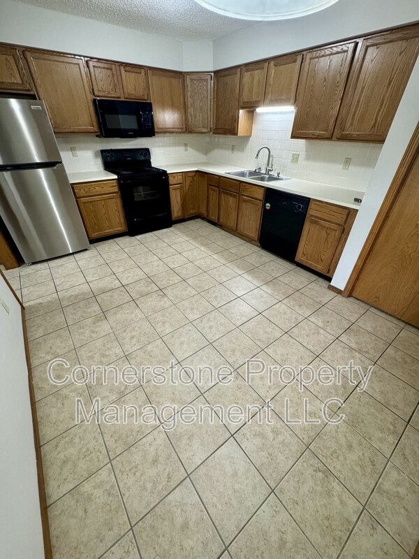 Building Photo - 3806 Pinnacle Cir