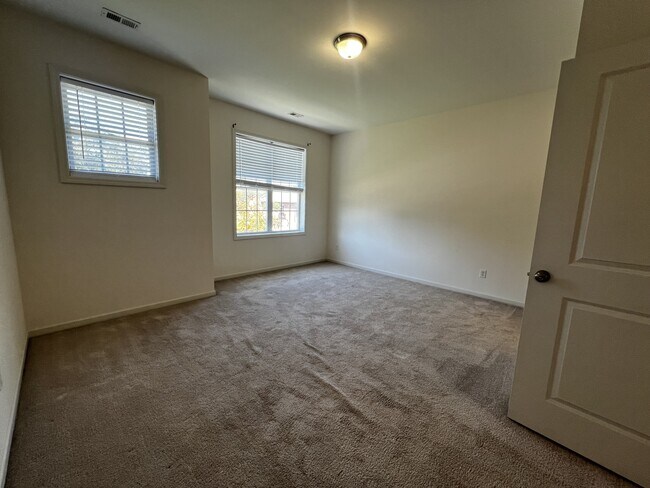 Building Photo - 57 Dresser Ln