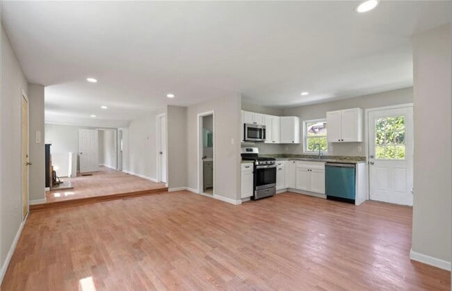 Building Photo - 50 Orchard Trl