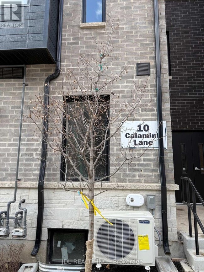 Building Photo - 10 Calamint Ln.