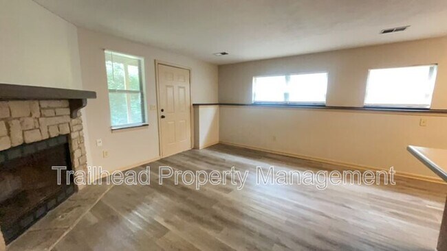 Foto del edificio - 8213 N Everton Ave