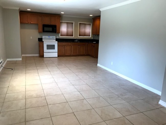 Building Photo - 12160 Lilac Knolls Rd
