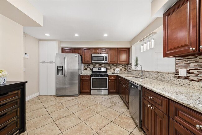 Building Photo - 116 Tipperary Dr