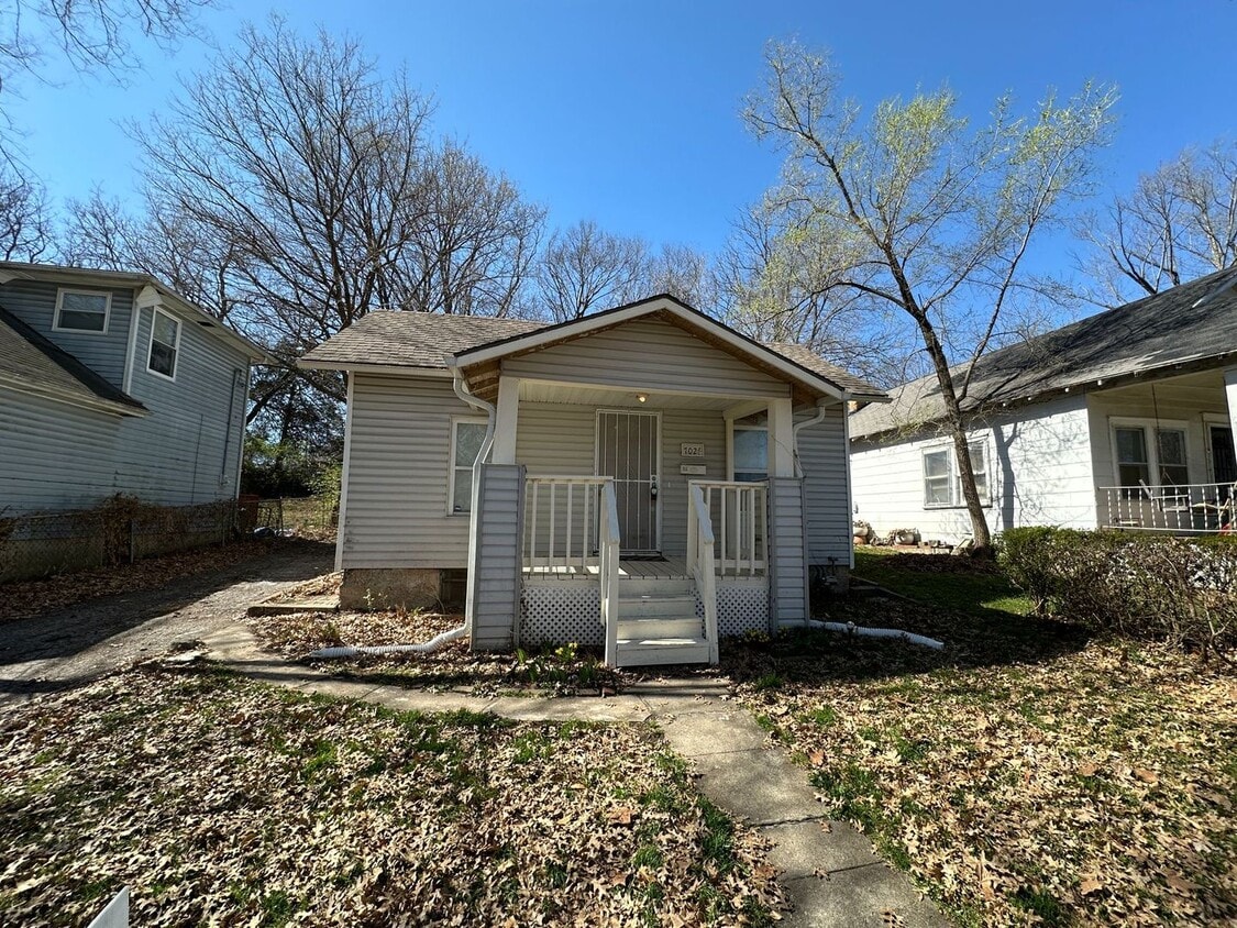 Primary Photo - Cozy 1-Bedroom 1 1/2 bathroom Home