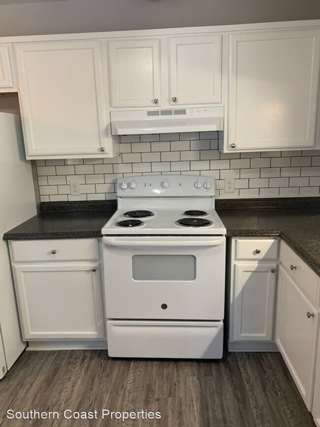 Building Photo - 5 br, 2 bath House - 1040 Live Oak Drive