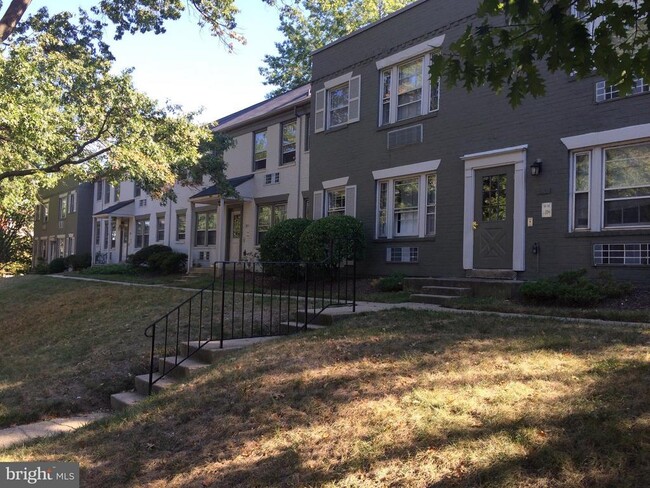 Building Photo - 814 Jefferson St