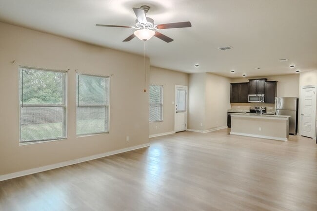 Building Photo - 6830 Emerald Valley