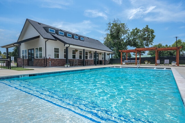 Resort Style Pool - Flat Creek Apartments