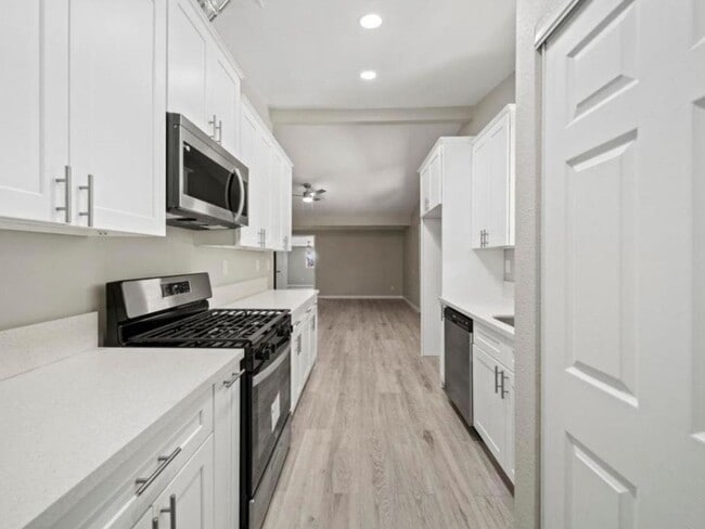 Building Photo - 4 Bedroom Single Family Home in Lancaster
