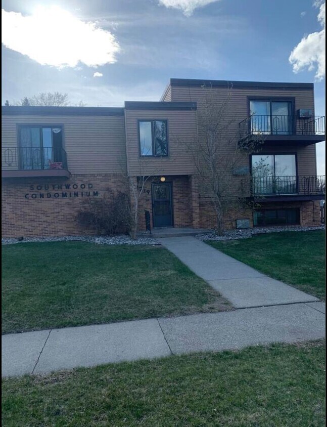 1219 7th St S, Moorhead, MN 56560 House Rental in Moorhead, MN