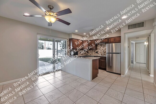 Foto del edificio - Must see 3BD 2BA home located in the heart...