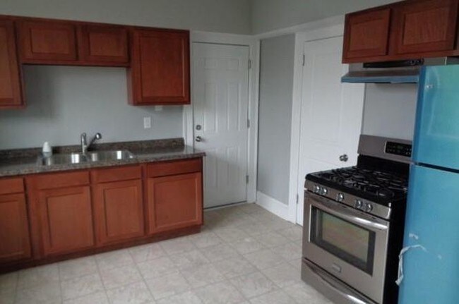 Cocina - 73 Otis St