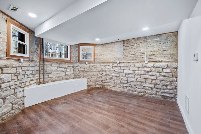 Foto del edificio - 2624 N Albany Ave