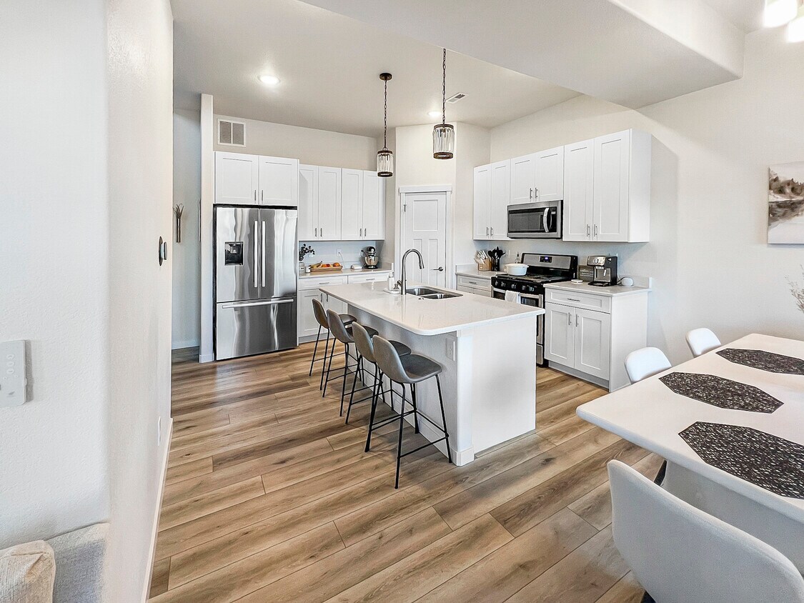Foto principal - 5707 Villa Lorenzo Dr