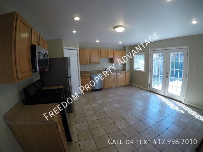 Building Photo - 2706 Mission St