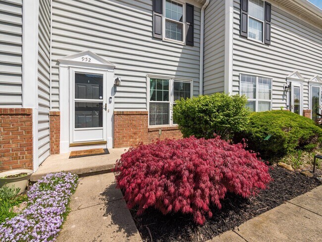 Foto del edificio - 952 Charleston Way Dr