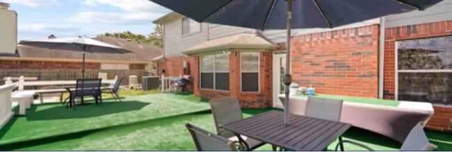 Building Photo - 4027 Almond Lake Dr