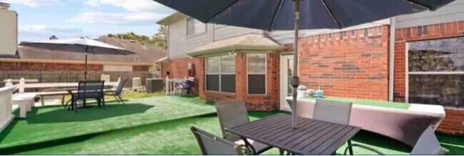Foto del edificio - 4027 Almond Lake Dr