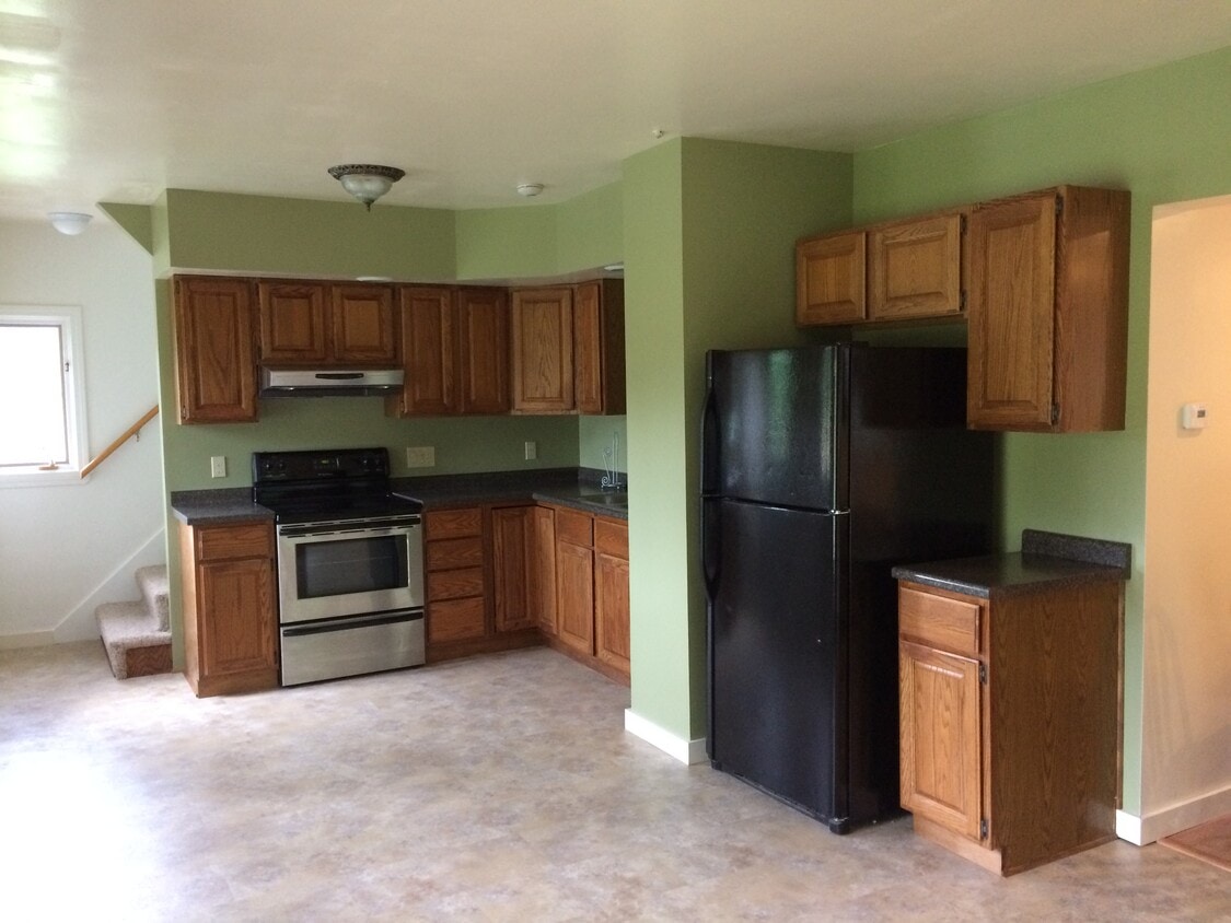 Kitchen/Dining Space - 65 N Wayne Rd