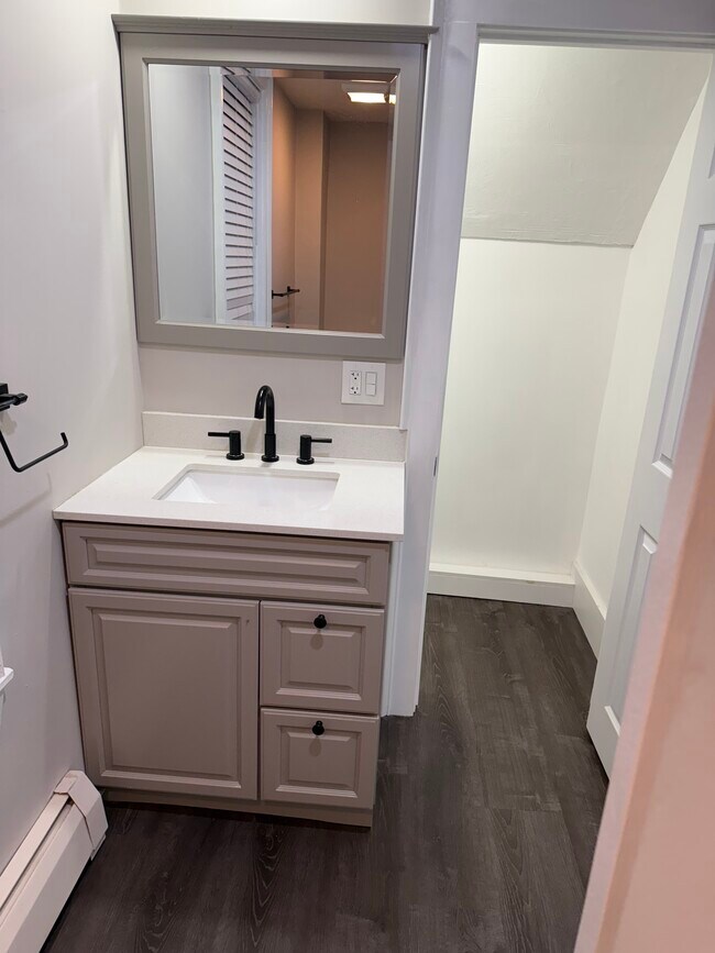 Bathroom Vanity - 26 Nilsson St