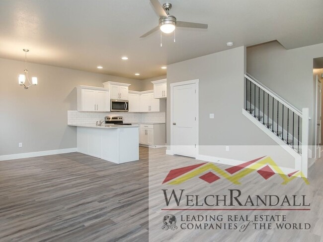 Building Photo - Beautiful 3 Bed 2.5 Bath Townhome in West ...