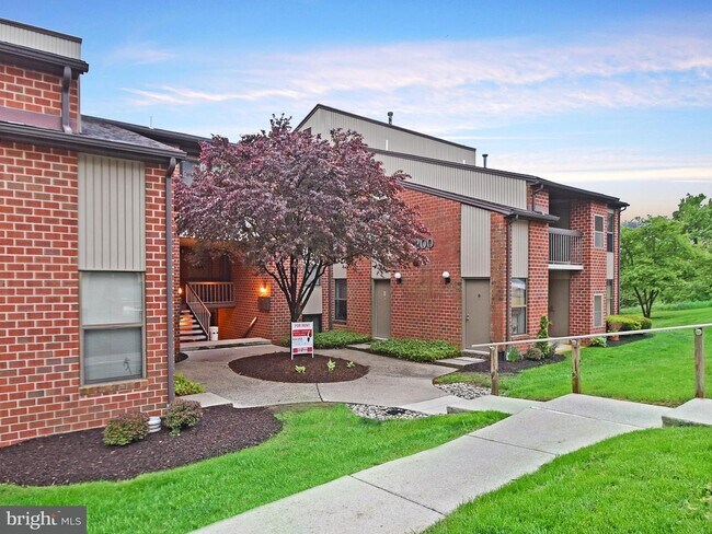 Building Photo - 1200 Hampton Hill Ct