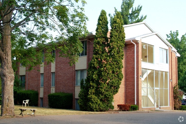 Building Photo - Country Cove Apartments