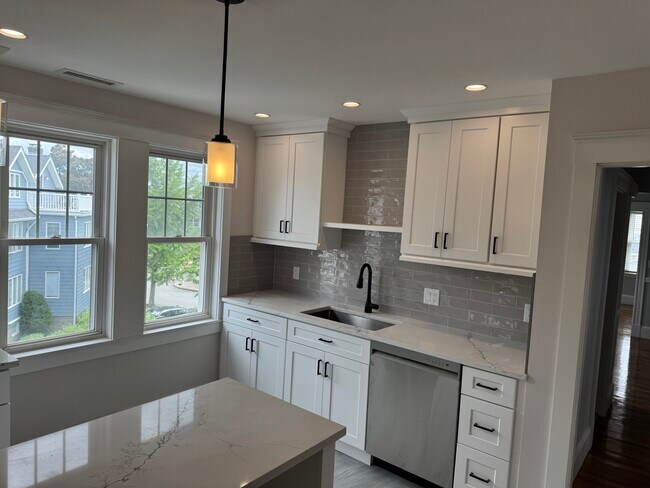 Building Photo - 61 Templeton Pky